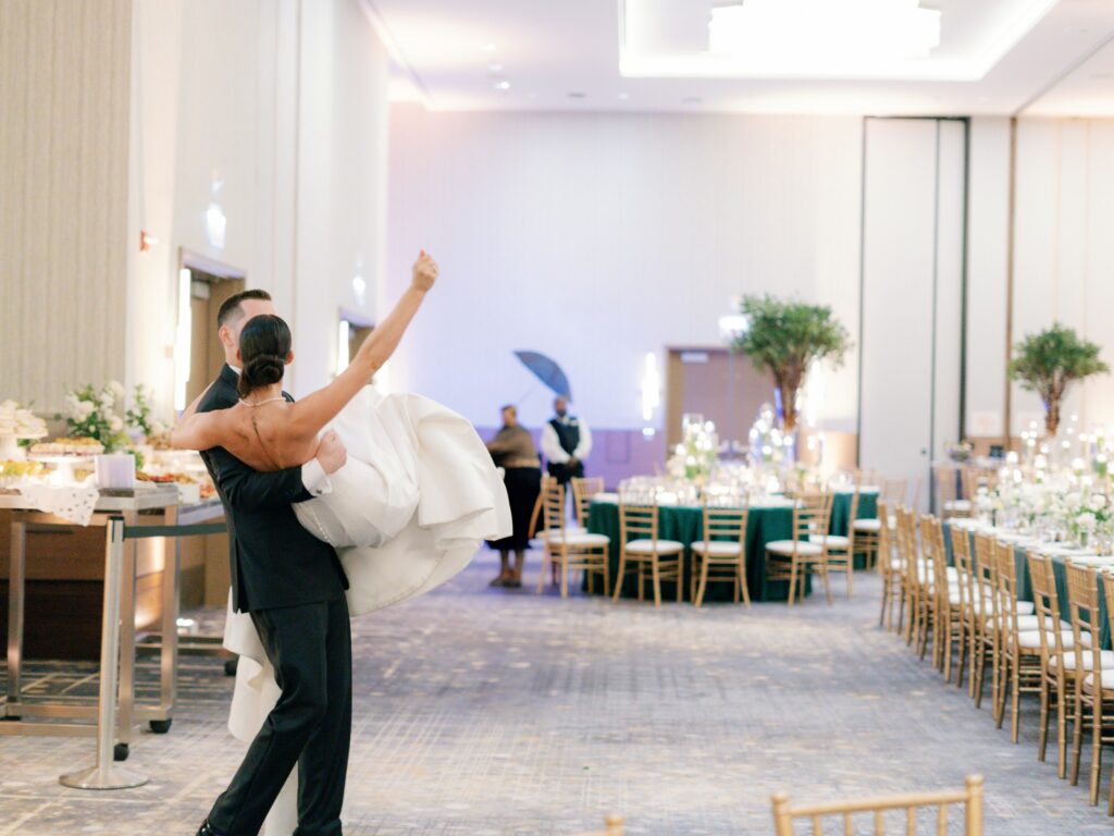 Chicago luxury wedding reception at Loews Chicago Hotel